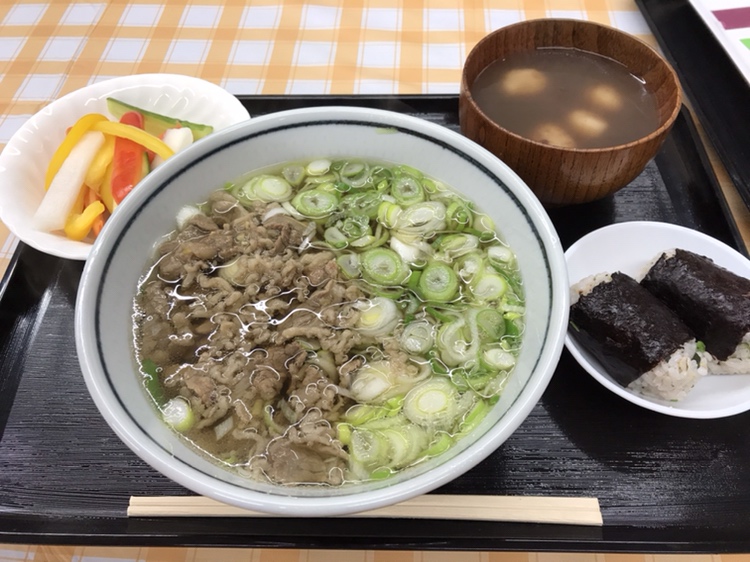 きっさこ食堂の肉うどんセット