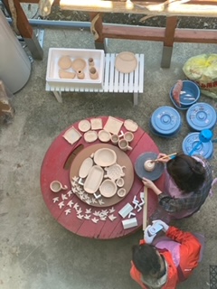 陶芸作業の様子